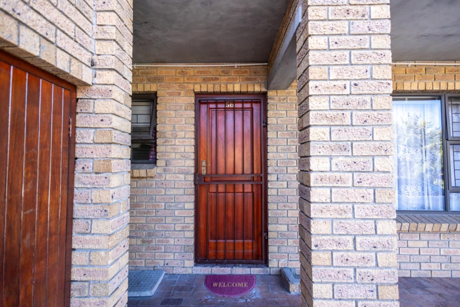 2 Bedroom Property for Sale in Oakglen Western Cape